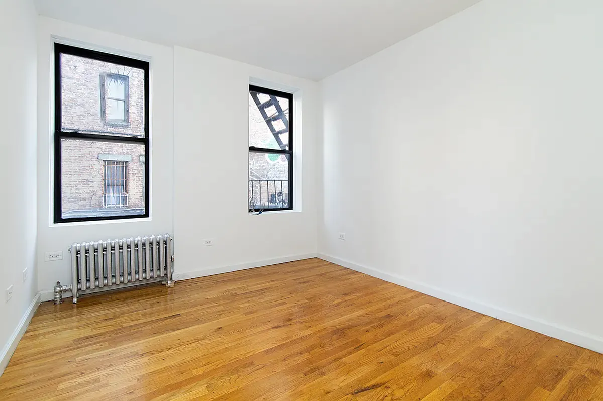 Building Photo - 225 W 70th St #4F