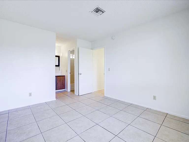 329-335 E Alturas St — Photo 12