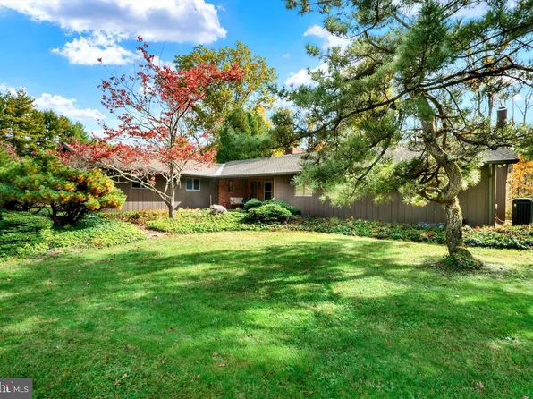 2816 Winding Rd, Kintnersville, PA 18930