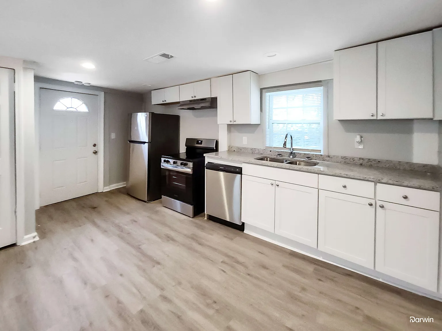 4 bed, 2.0 bath, 2000 sqft, $1,675 — Photo 2