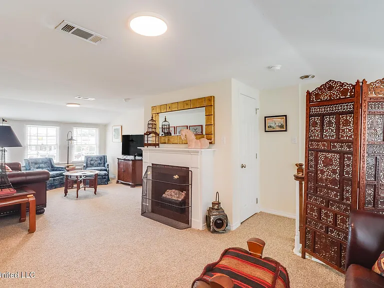 777 Watkins Ave — Photo 7