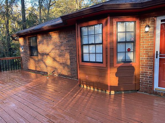 Huge front deck
