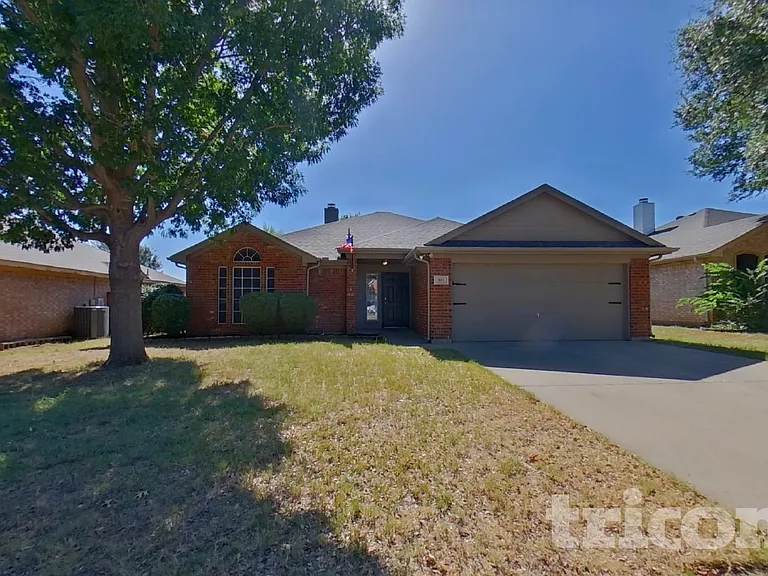521 Olive St — Photo 2