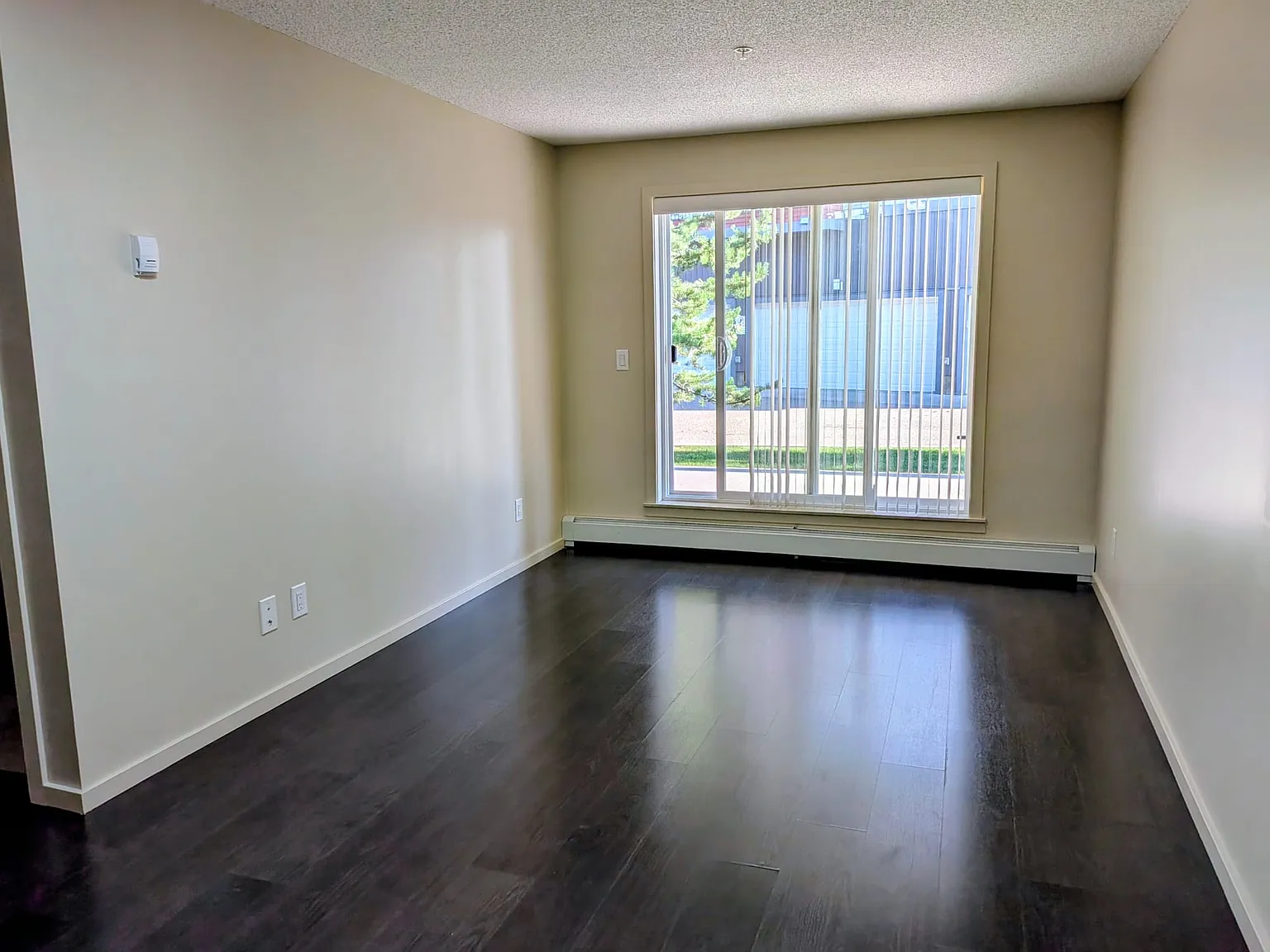 2 bed, 897 sqft, $1,650 — Photo 2