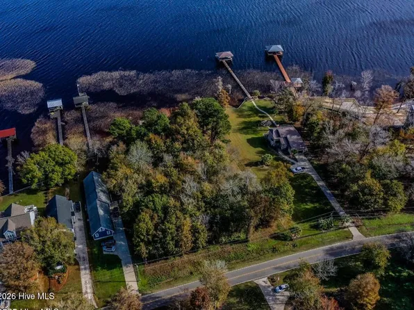 137140-137 140 Near #3461, Lake Waccamaw, NC 28450