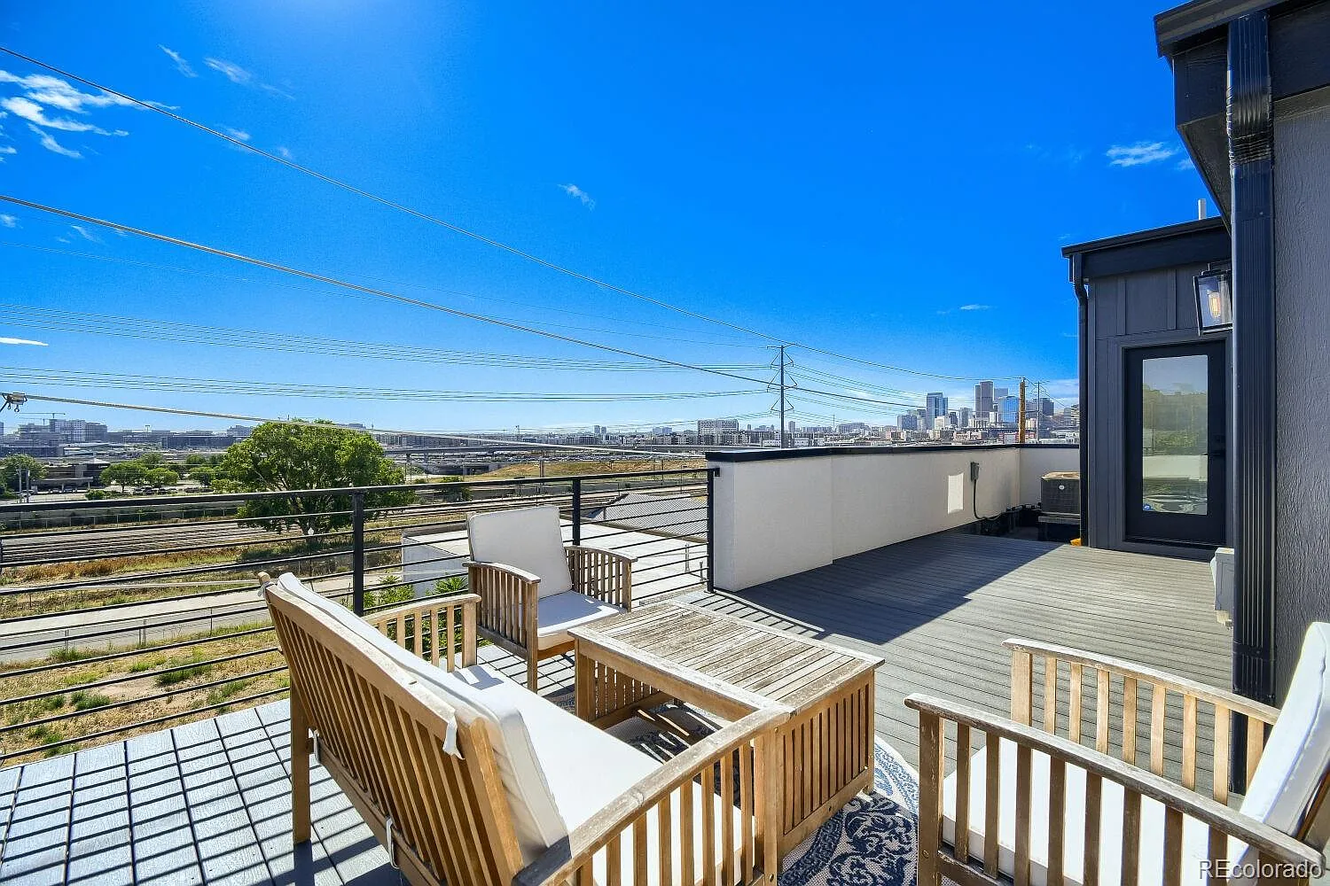 3 bed, 1357 sqft, $3,250 — Photo 2