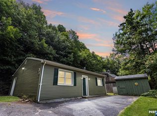 74 Riverside Rd, Hewitt, NJ 07421