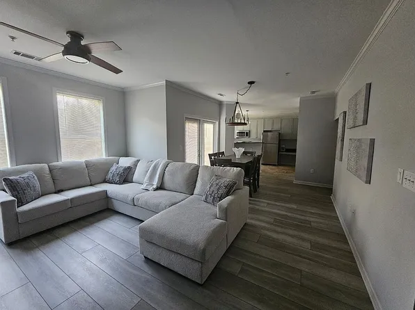 280 Seven Farms Dr Unit 202, Daniel Island, SC 29492