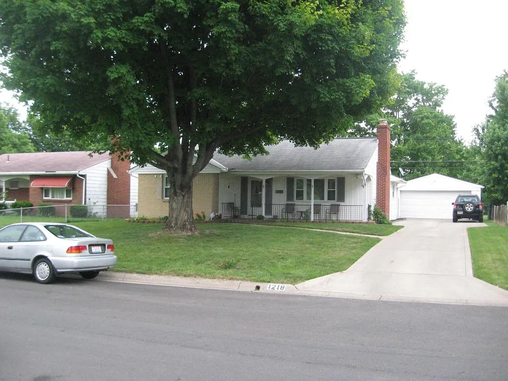 1218 Saint Cecelia Dr photo 1