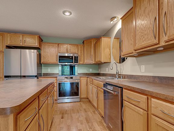 4th image of 10898 Tyler Ct NE