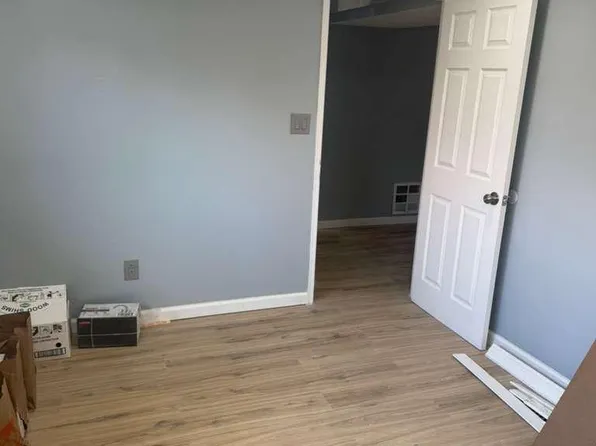 384 W 22nd St #1, Deer Park, NY 11729