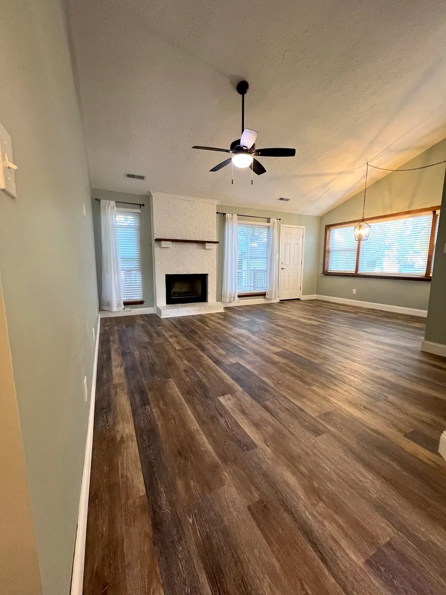 Spacious living room - 6772 Coatbridge Cir