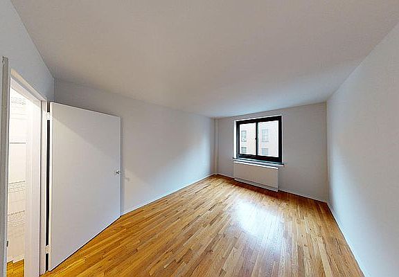 4th image of 284 Mott St APT 9N
