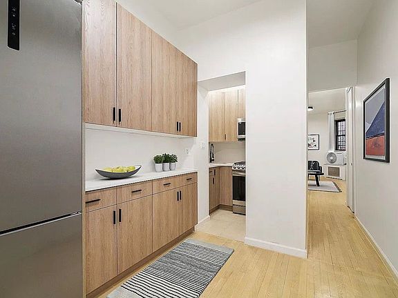 5th image of 225 W 20th St APT 4W