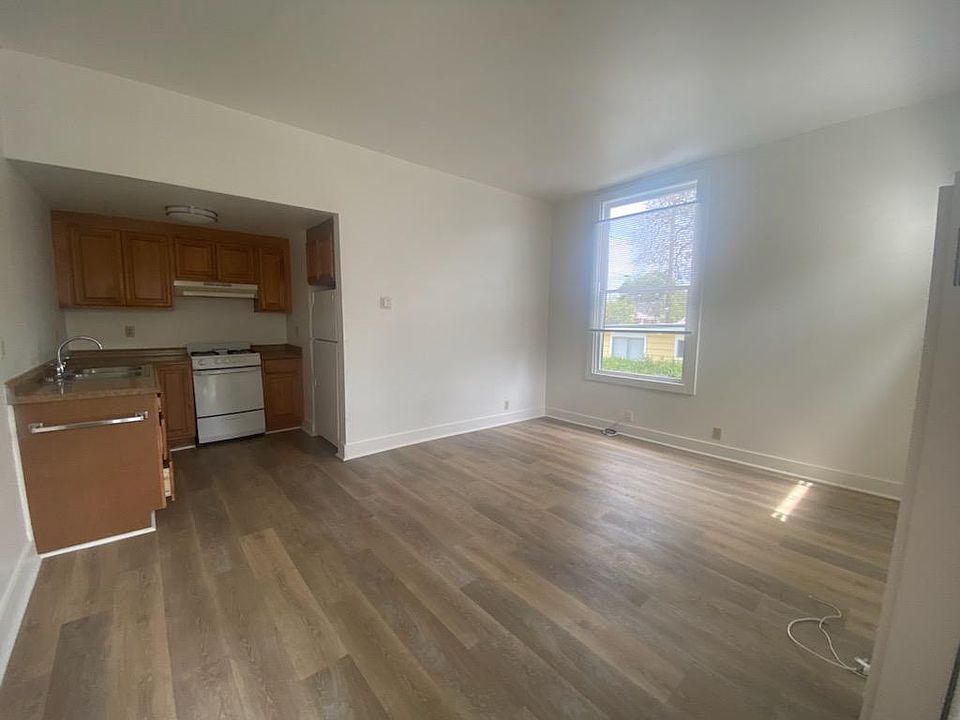 2nd image of 1511 Bath St #2