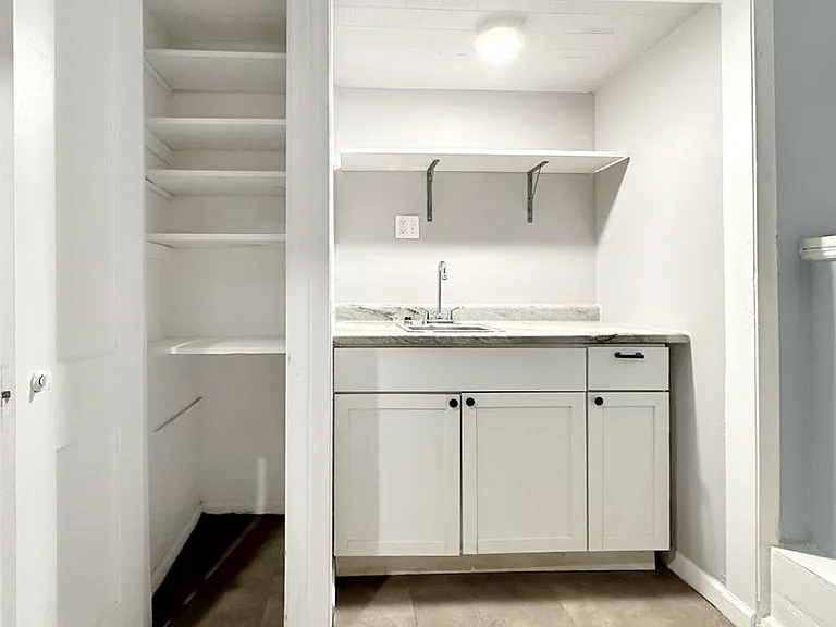 Manning Manor — Photo 18
