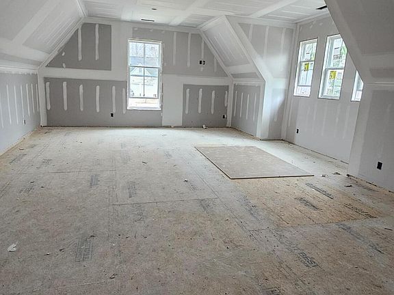 4th image of 729 Bennett Ridge Ct