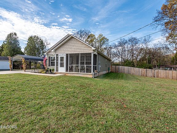 4th image of 2105 Sunny Ln