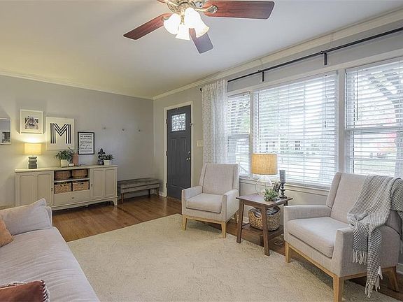 3rd image of 8411 Beverly Dr