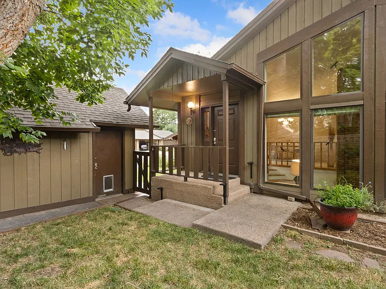 1916 Winterberry Way — Photo 10
