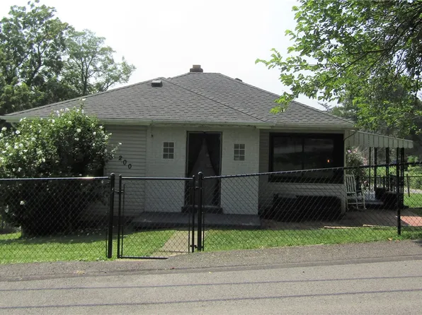 200 Irwin St, Claysville, PA 15323