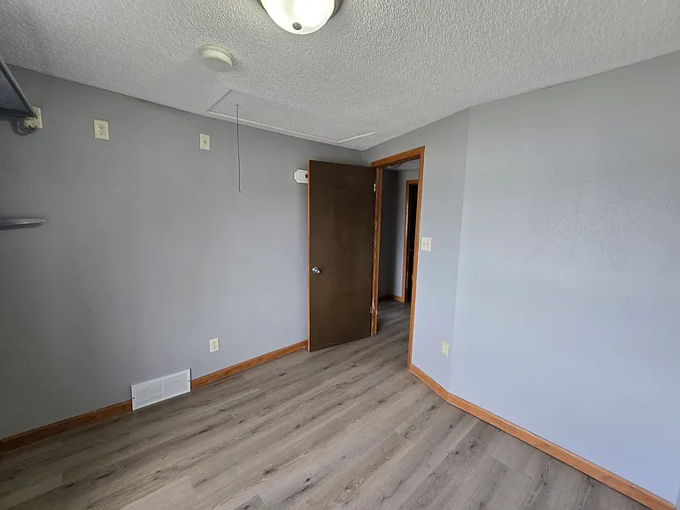 518 E 2nd St — Photo 33