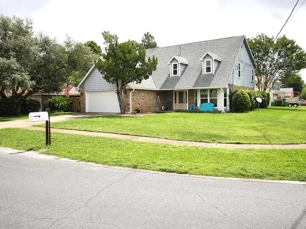 524 E Timberlake Dr, Mary Esther, FL 32569