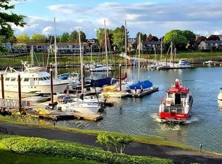 419 N Tomahawk Island Dr #419, Portland, OR