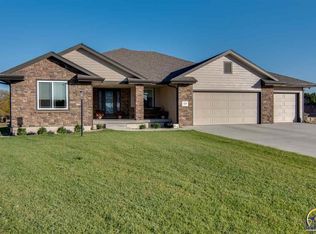 5304 NW Beaumont Ct, Topeka, KS 66618