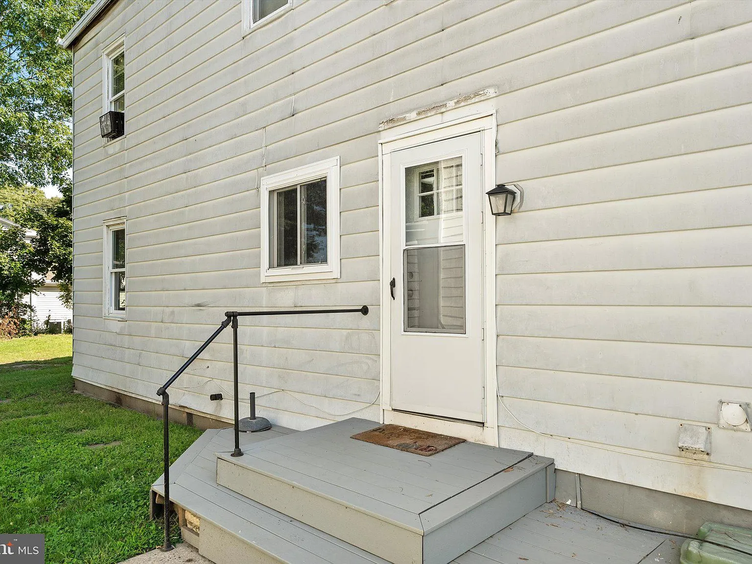 3 bed, 1.0 bath, 1000 sqft, $2,200 — Photo 3