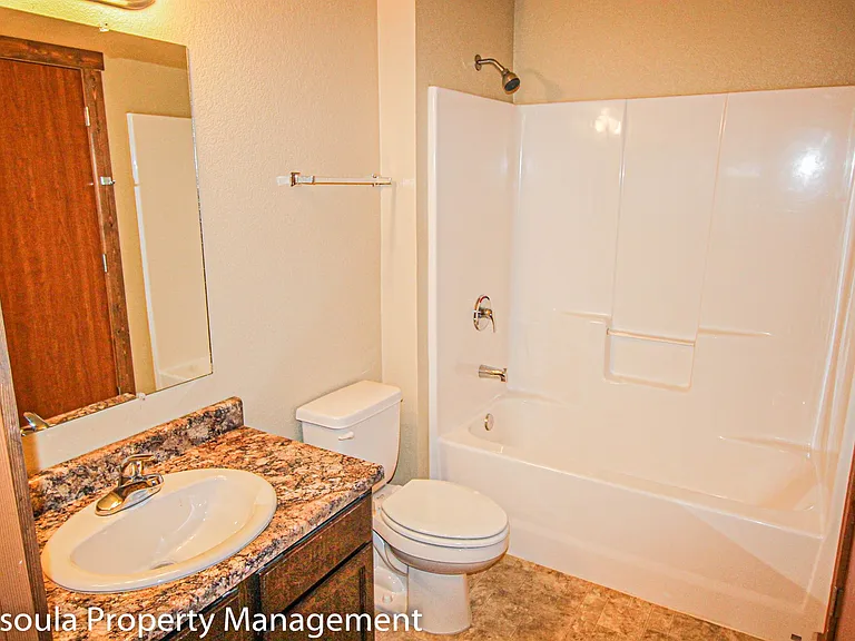 Midtown Apartments — Photo 28