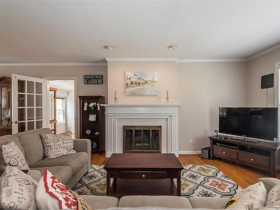 5th image of 967 N Clay Ave