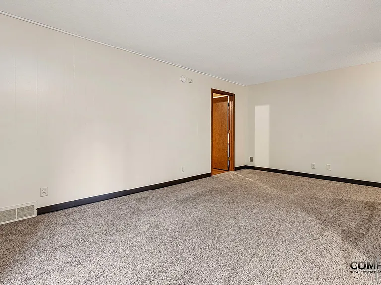 1237 S Dewey St — Photo 19