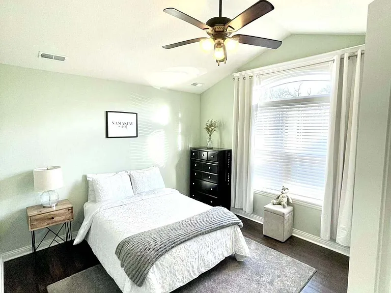 401 E Honey Ln — Photo 6