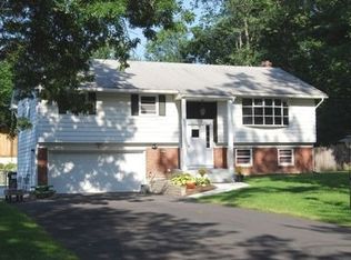 32 Oakwood Blvd, Clifton Park, NY 12065