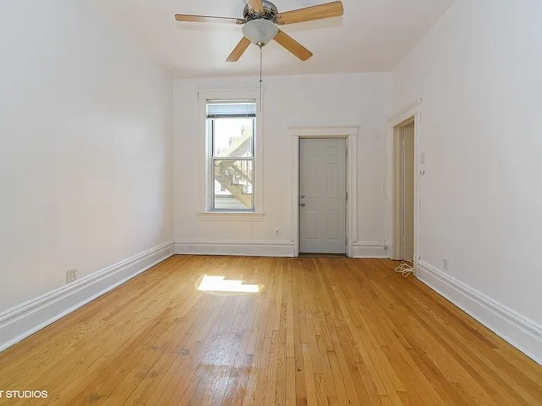 1939 W Thomas St #2R — Photo 2