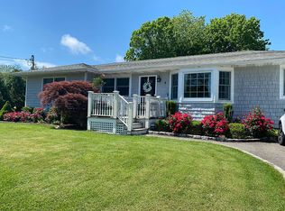 5 Newpoint Ln, East Moriches, NY 11940