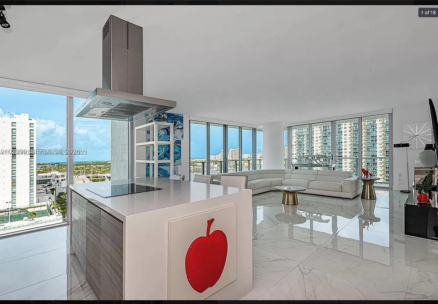 Parque Towers Condo — Photo 3