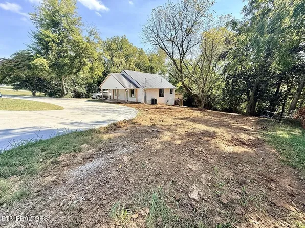 8752 Gleason Dr, Knoxville, TN 37923