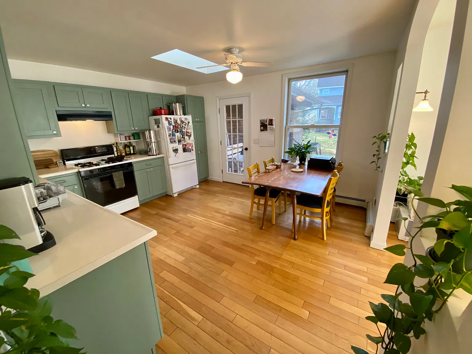 2 bed, 1121 sqft, $2,235 — Photo 2