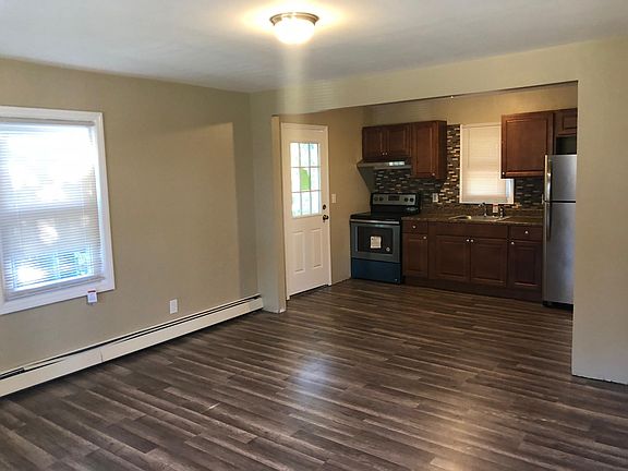 5th image of 126 Elk St