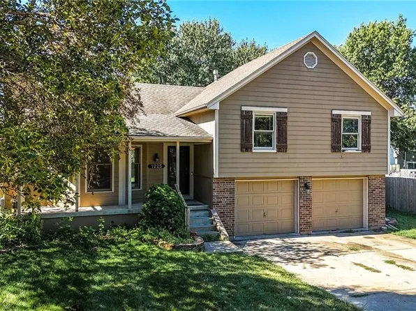 1225 NE Kenwood Dr, Lees Summit, MO 64064