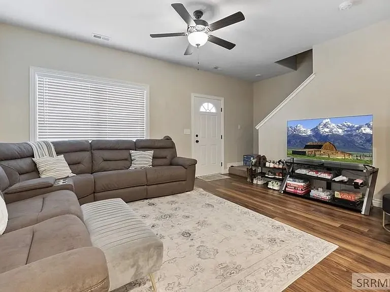 565 Pioneer Rd #215 — Photo 8