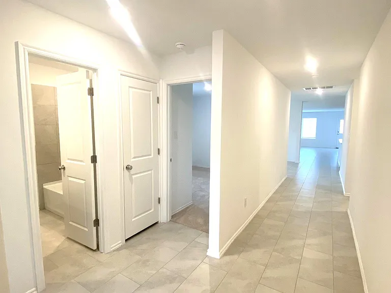 10921 SW 22nd St — Photo 2