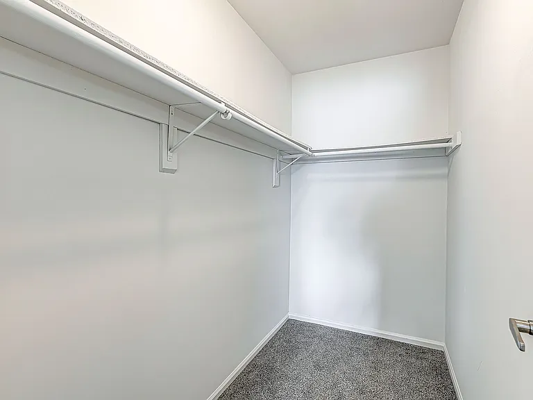 Stonehedge Apartments — Photo 15
