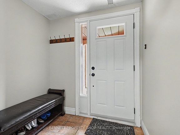 2nd image of 19 Lightfoot Pl