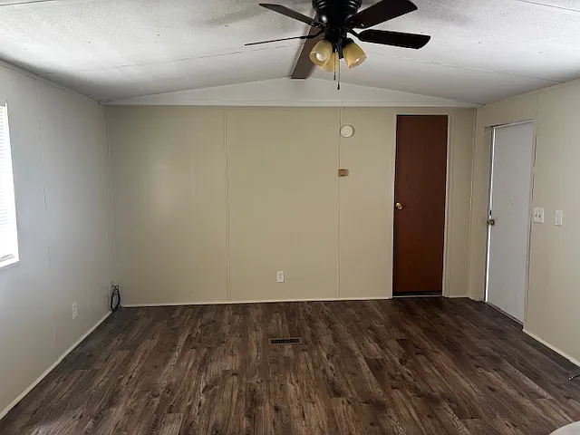 2 bed, 1.5 bath, 840 sqft, $900 — Photo 3