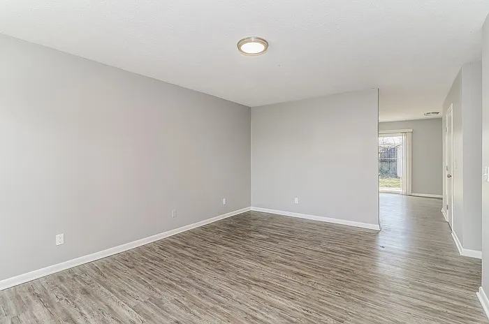 11024 Labelle Ave — Photo 5
