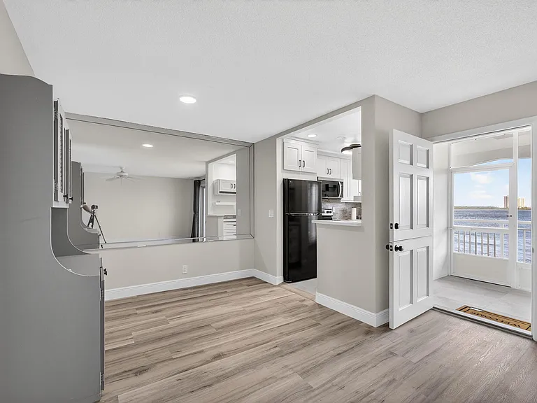 100 Shore Ct #208 — Photo 30