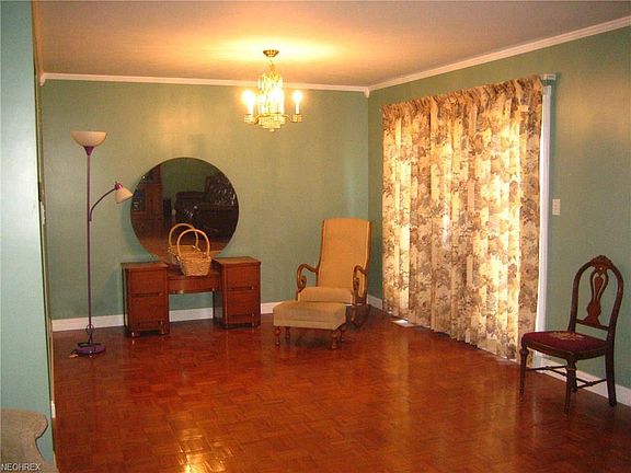 5th image of 28810 Lynhaven Dr